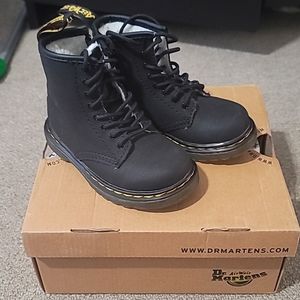 Dr. MARTENS with fleece lining, very warm size 7 Baby in the box